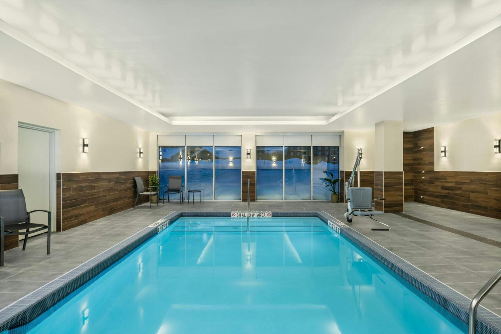 Fairfield By Marriott Inn & Suites Gravenhurst Muskoka Exterior photo